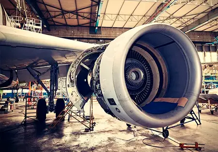 Soluciones en roscas y tornillos especiales para el sector aeronáutico suministradas por Rostec