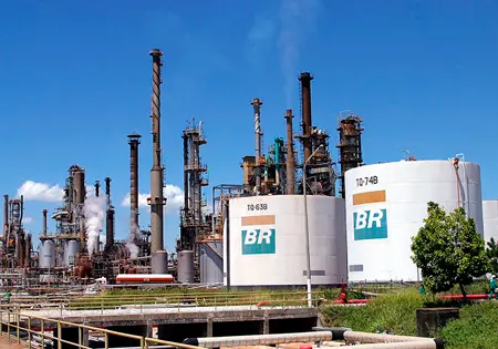 Soluciones en roscas y tornillos especiales para el sector petroquímico suministradas por Rostec